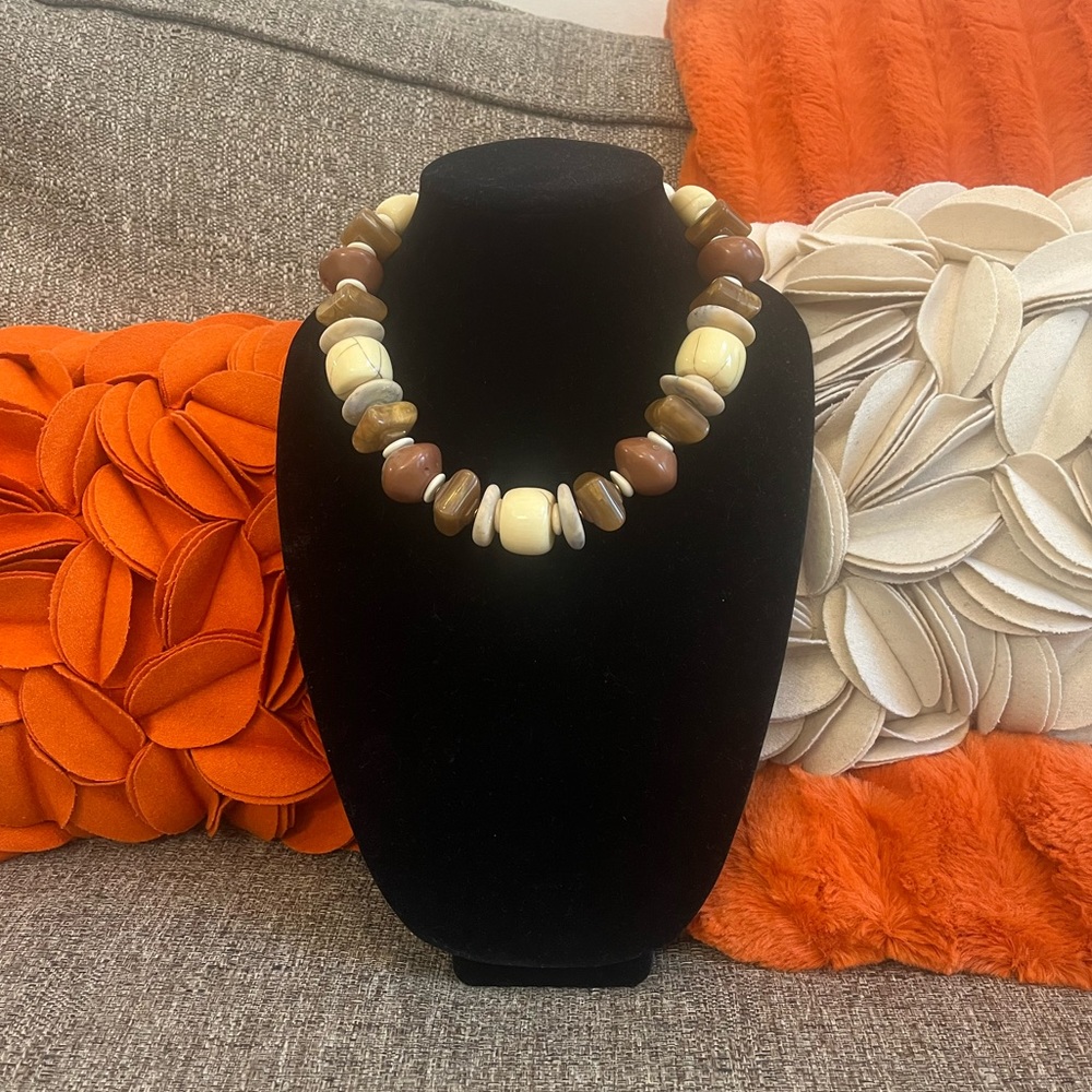 ❣️Boutique Neutral Stone Chucky Statement Necklace❣️